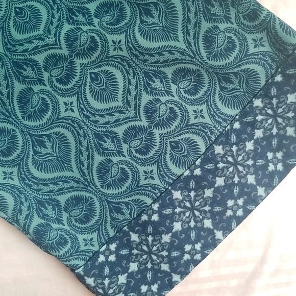 NWOT Bell Sleeve Patterned Blouse - Picture 2 of 3